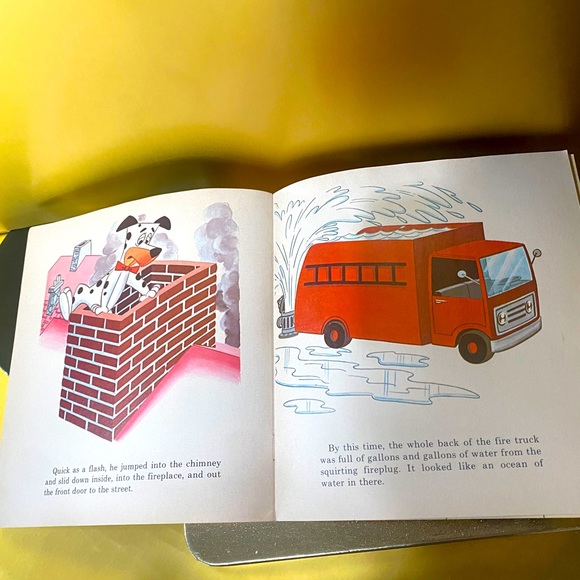 HUCKLEBERRY HOUND VTG 60s AT THE FIREHOUSE PETER PAN VINYL RECORD & STORYBOOK 7” - Picture 10 of 16